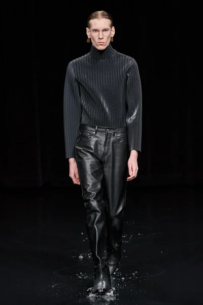Look 32